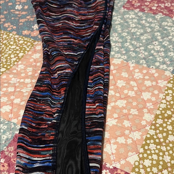 Lulu Lemon Multicolor Striped Leggings Sz 6 - Picture 7 of 7
